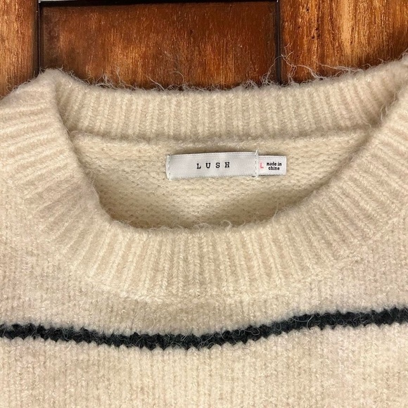 Lush Sweater - Picture 6 of 7
